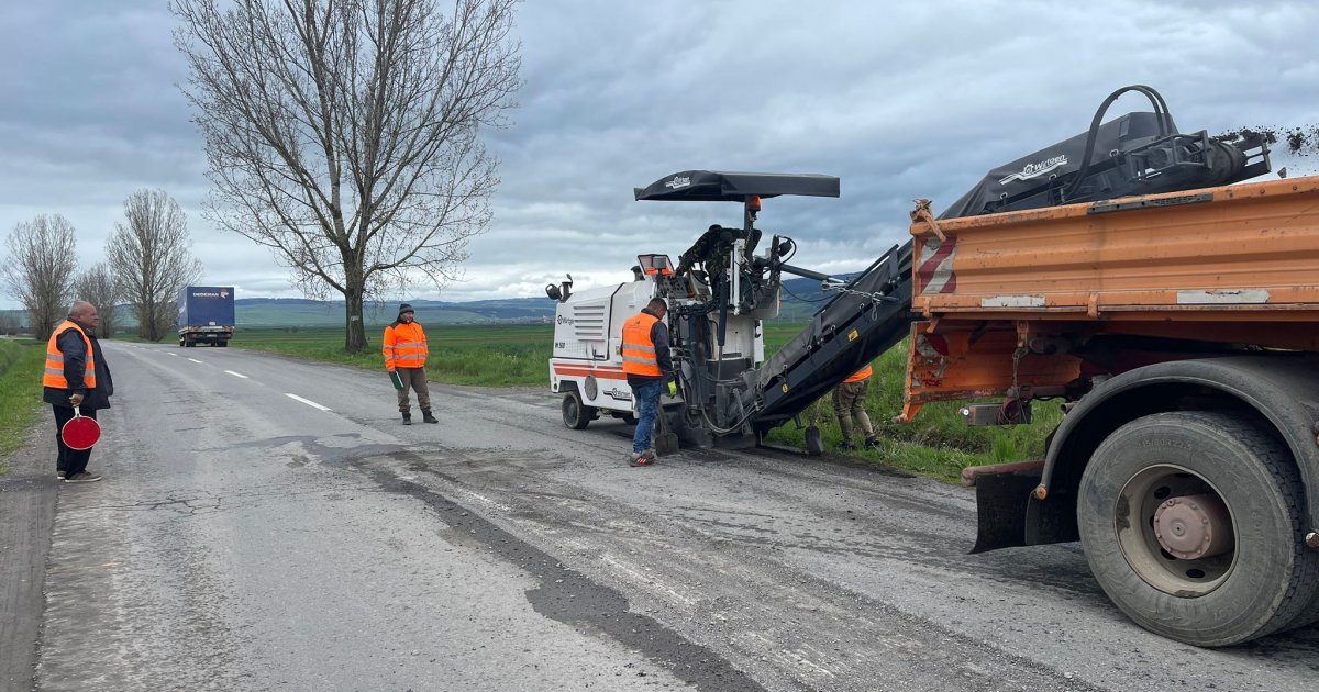 Munkagépek jelennek meg több megyei úton